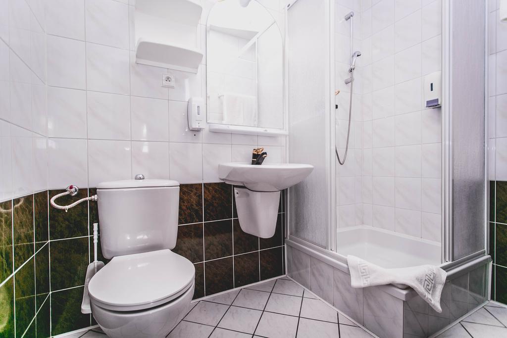 Hotel Twins Warsaw Ngoại thất bức ảnh